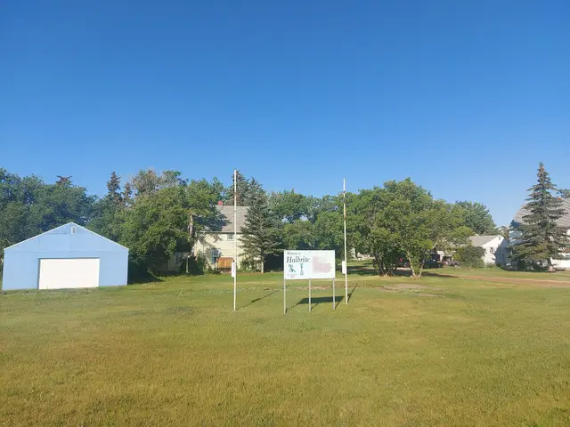 Welcome sign and houses on the village green